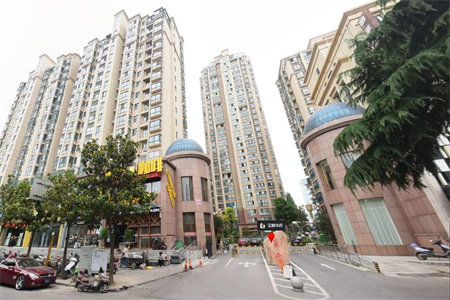 蓝光芙蓉风华二期4室2厅2卫128m295万